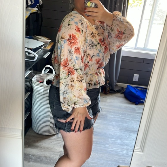 Olivaceous Multicolor Floral Blouse - Picture 6 of 6